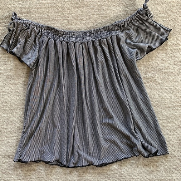 off the shoulder top - Picture 1 of 3